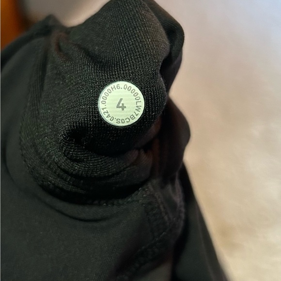 Lululemon High-Rise Short 8” - Picture 3 of 6